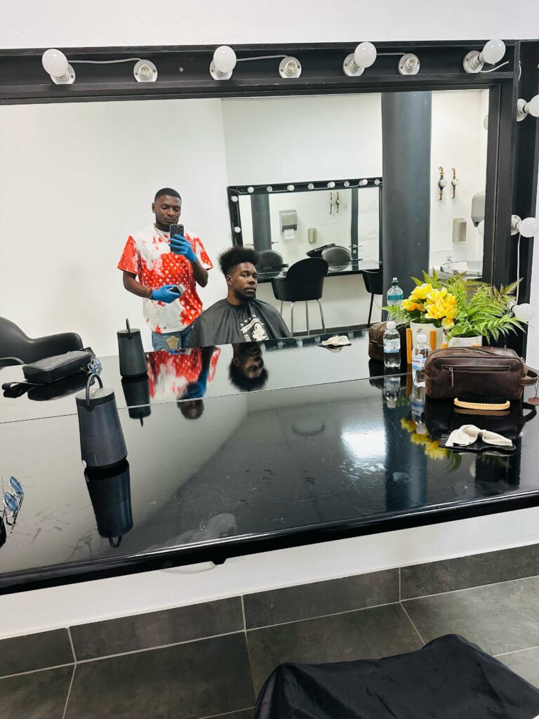 dictator s barbershop (15)