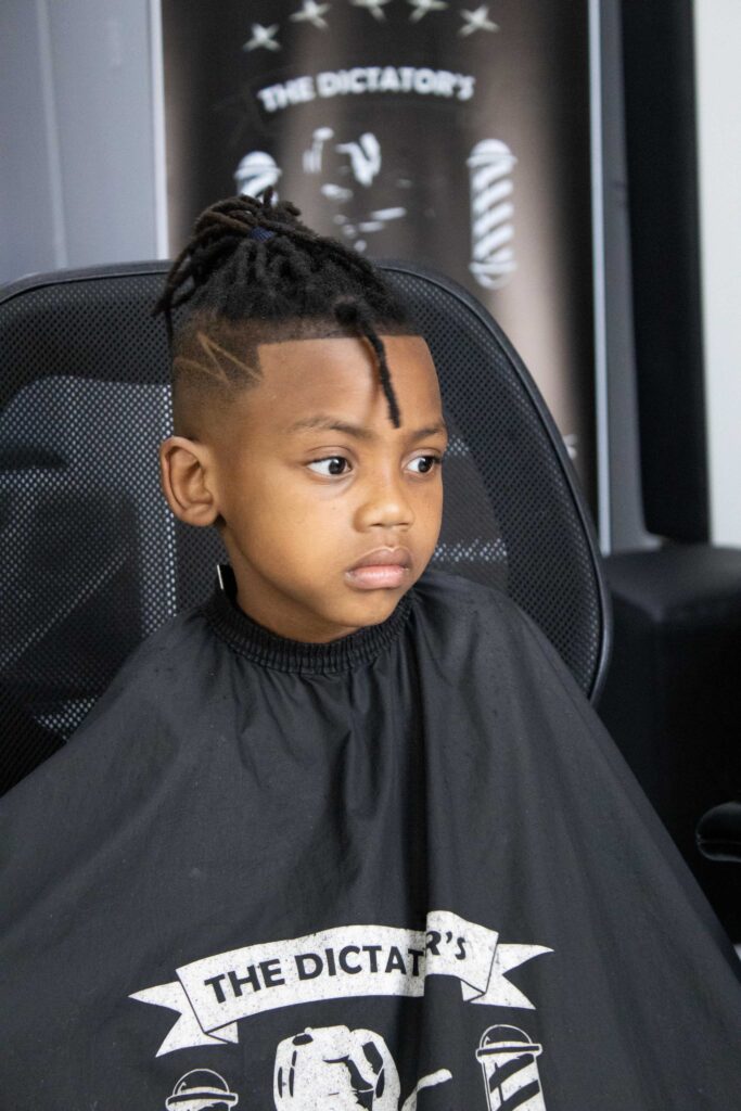 dictator s barbershop (4)